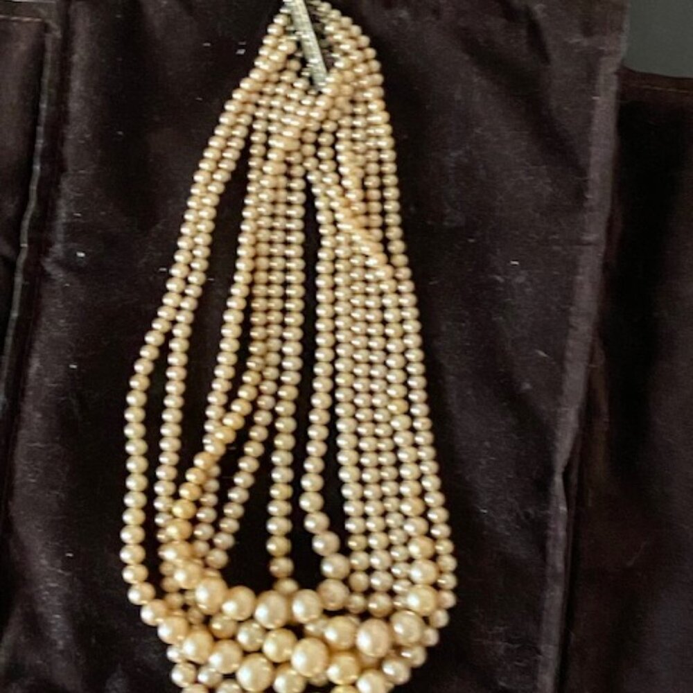Castlecliff 6 strand faux pearl necklace - Picture 2 of 6